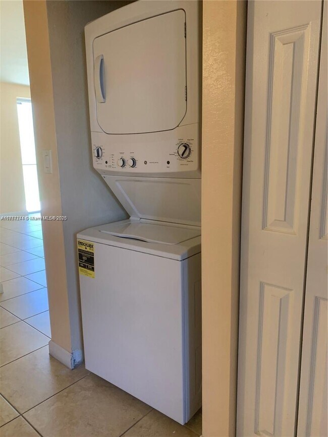 9217 SW 227th St in Cutler Bay, FL - Building Photo - Building Photo