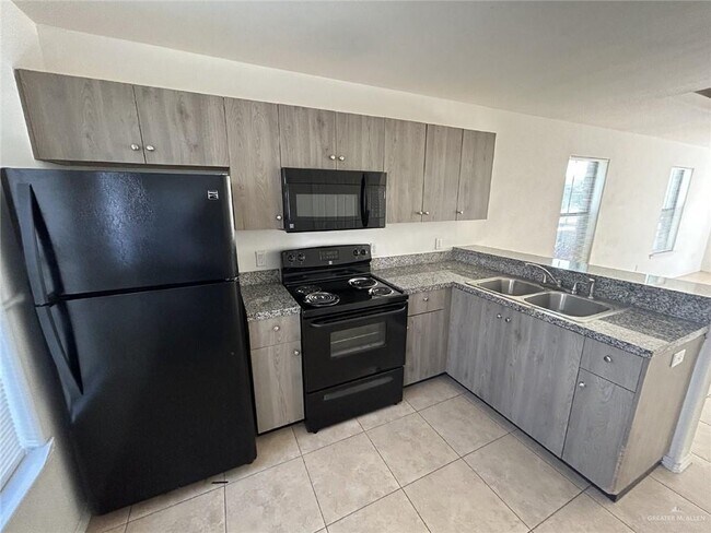 2905 Linda Vista St in Edinburg, TX - Building Photo - Building Photo