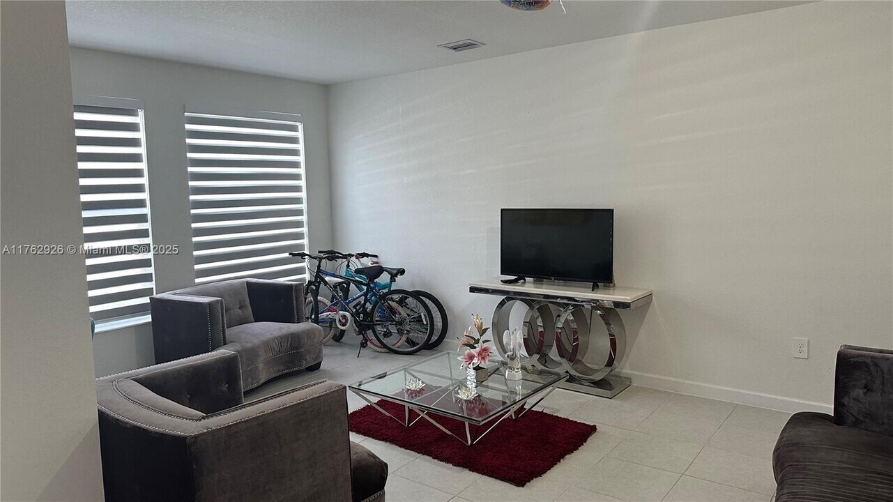 26413 SW 149th Ave in Naranja, FL - Building Photo