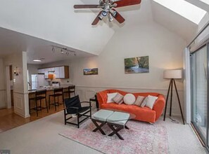 329 Cashel Ct, Unit 329 in Upper Chichester, PA - Building Photo - Building Photo
