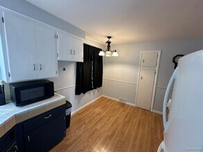 1455 Oakland Ct in Dearborn Heights, MI - Building Photo - Building Photo