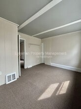 709 W Walnut St in Kalamazoo, MI - Building Photo - Building Photo