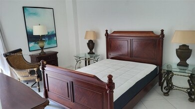 3475 N Country Club Dr in Miami, FL - Building Photo - Building Photo