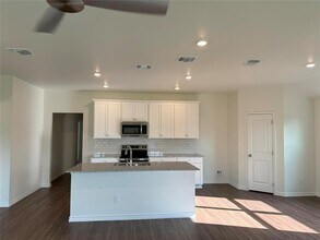 501 Double Vision Rd in Jarrell, TX - Building Photo - Building Photo