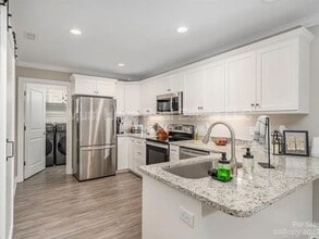 1328 26th Ave NE in Hickory, NC - Building Photo - Building Photo