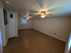 12965 NE Carl Rd in Woodburn, OR - Building Photo - Building Photo