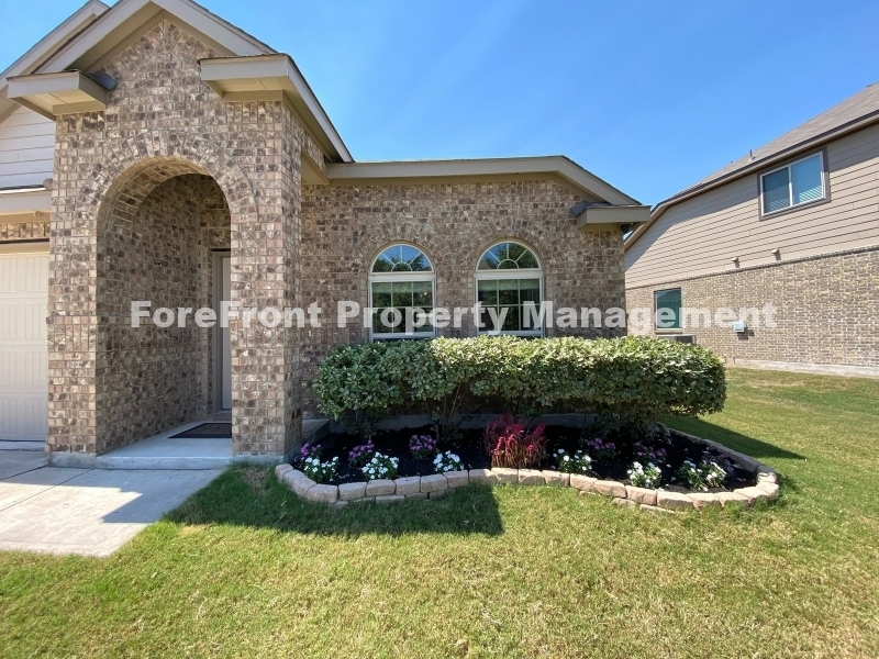1911 Kalli Jo Ln in New Braunfels, TX - Foto de edificio
