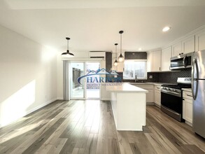 677 W 39th St in Los Angeles, CA - Building Photo - Building Photo