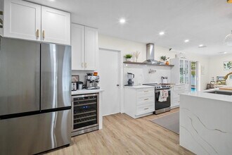 2421 SW 29th Way in Fort Lauderdale, FL - Building Photo - Building Photo