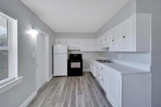 2475 18th Ave S in St. Petersburg, FL - Foto de edificio - Building Photo