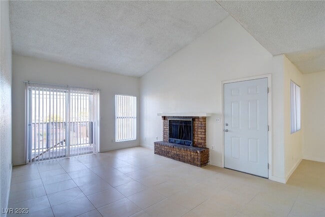 2981 Country Manor Ln in Las Vegas, NV - Building Photo - Building Photo