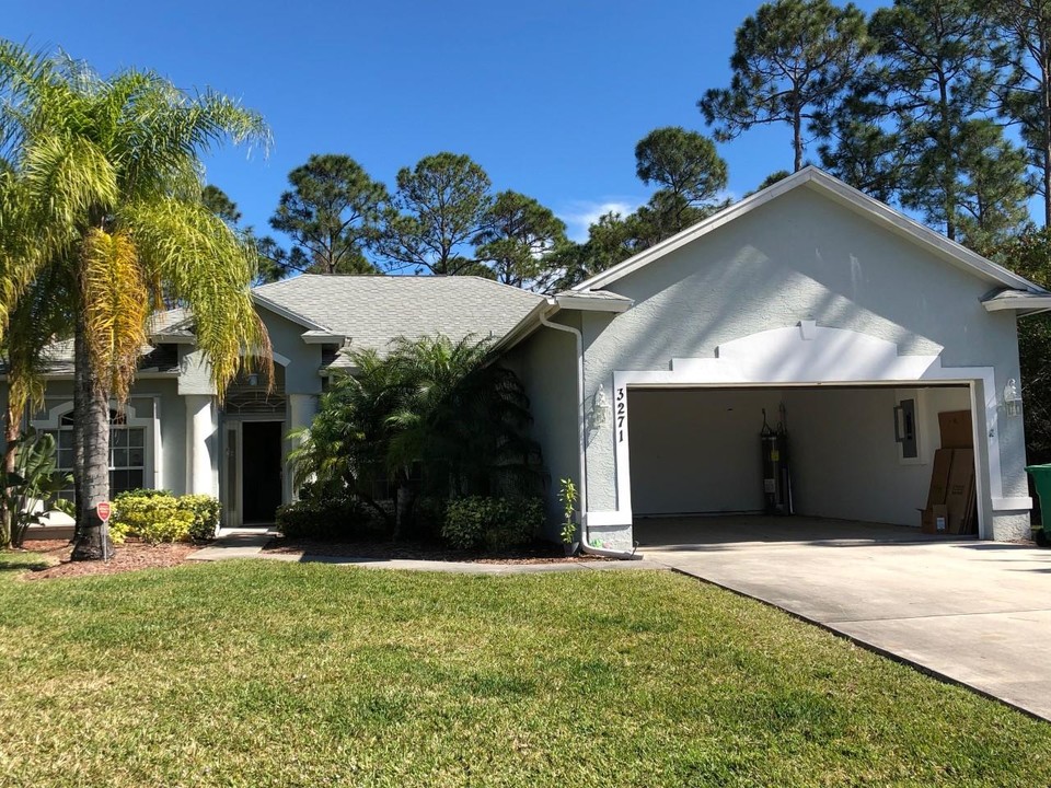 3271 SW Fillmore St in Port St. Lucie, FL - Building Photo