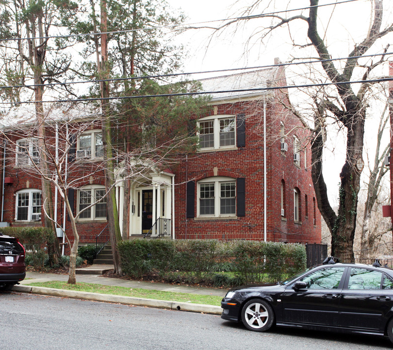 2514 41st St NW in Washington, DC - Foto de edificio