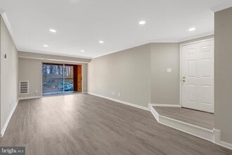 5806 Cove Landing Rd in Burke, VA - Building Photo - Building Photo