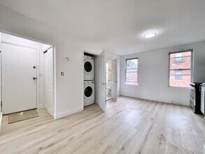 379 Monmouth St in Jersey City, NJ - Building Photo - Building Photo