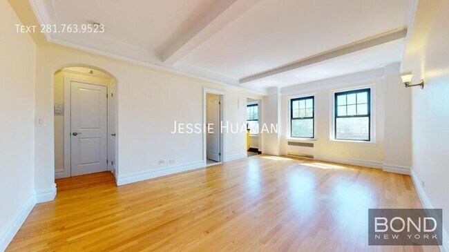 95 Christopher St in New York, NY - Building Photo - Building Photo