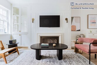 24 Commerce St in New York, NY - Building Photo - Building Photo