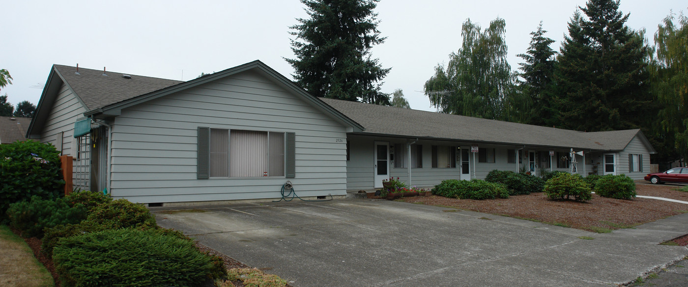 2512-2526 Honeysuckle Way NE in Salem, OR - Building Photo