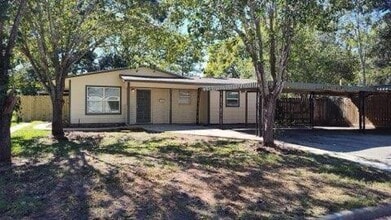 2628 Webster St in Liberty, TX - Building Photo - Building Photo