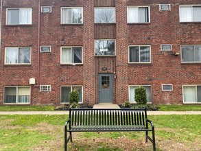 Avalon Court Apartments in Levittown, PA - Building Photo - Building Photo