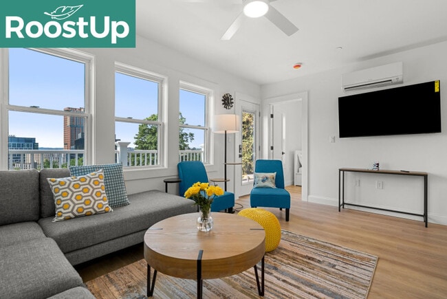 RoostUp Furnished Private Bedroom with Pri