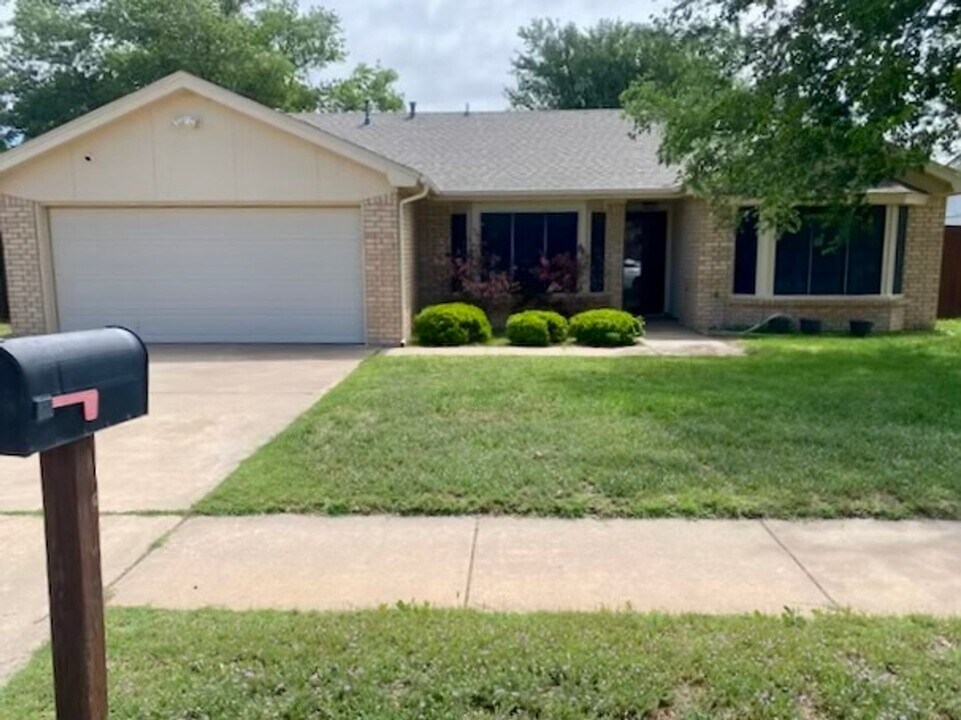 310 N Elkhart Ave in Lubbock, TX - Building Photo