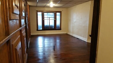 1901 Seneca St, Unit 1 in Buffalo, NY - Foto de edificio - Building Photo