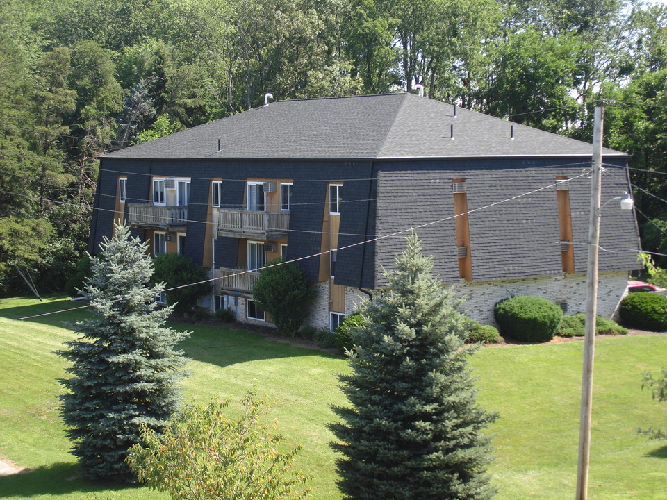 Country Set Apartments in Tiffin, OH - Building Photo