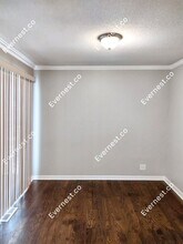 12008 E 56 St in Kansas City, MO - Foto de edificio - Building Photo