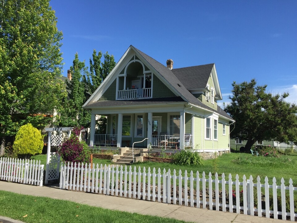 1804 W Augusta Ave in Spokane, WA - Building Photo