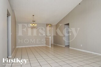 1807 Greenwood Valley Dr in Plant City, FL - Building Photo - Building Photo