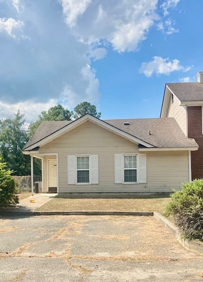 property at 407 Lugenia Blvd