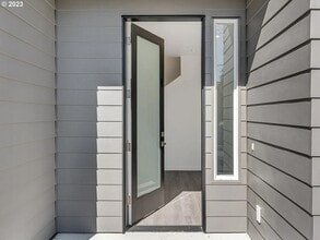 Montana Ave 6 Plex in Portland, OR - Building Photo - Building Photo