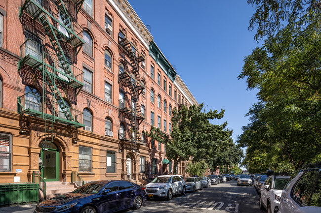 13 E 131st St in New York, NY - Foto de edificio - Building Photo