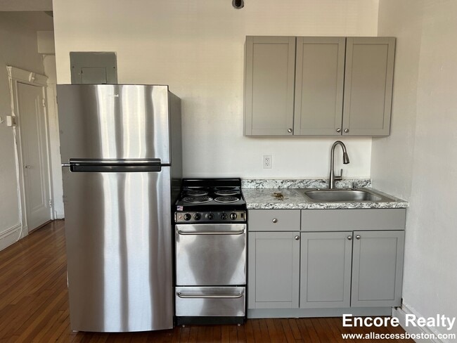 270 Huntington Ave, Unit 205 in Boston, MA - Building Photo - Building Photo