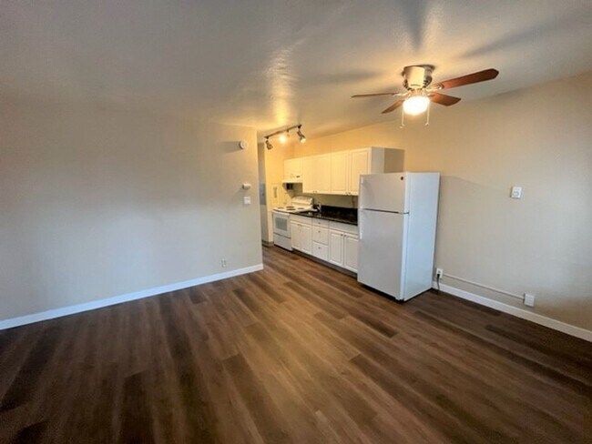 Cap Hill 1 Bedroom in Seattle, WA - Building Photo - Building Photo