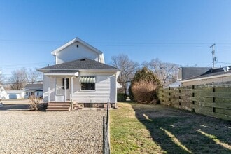 807 N Eaton St in Albion, MI - Building Photo - Building Photo