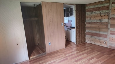 607 E Runnels St in Nashville, AK - Foto de edificio - Building Photo