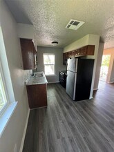 1117 Burkett St in Taylor, TX - Building Photo - Building Photo