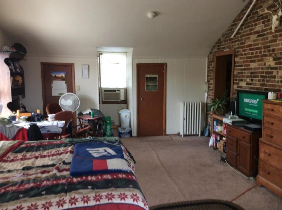 33 W Middle St in Gettysburg, PA - Building Photo