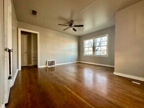 2005 33rd St in Lubbock, TX - Building Photo - Building Photo