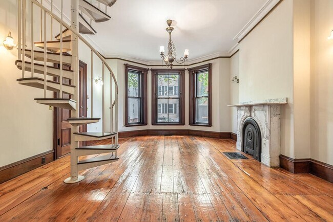 325 K St, Unit 1 in Boston, MA - Foto de edificio - Building Photo