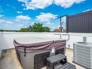 1438 Indianola Ave in Columbus, OH - Building Photo - Building Photo