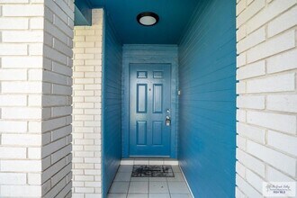 1307 Lily Ln in Brownsville, TX - Foto de edificio - Building Photo