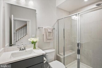 12768 Sunrise Valley Dr in Reston, VA - Building Photo - Building Photo