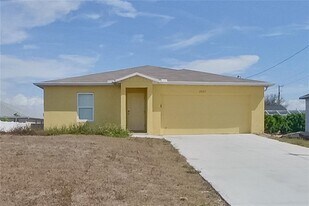 2227 NW 11th Ct in Cape Coral, FL - Building Photo