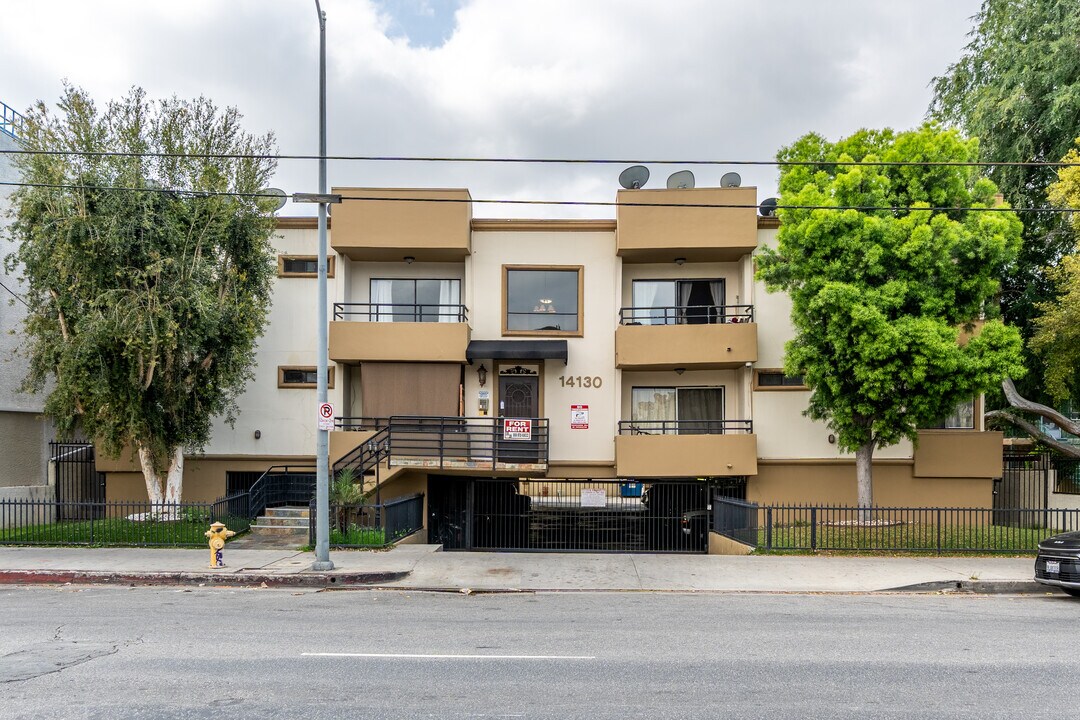 Terrace Apartments in Van Nuys, CA - Building Photo