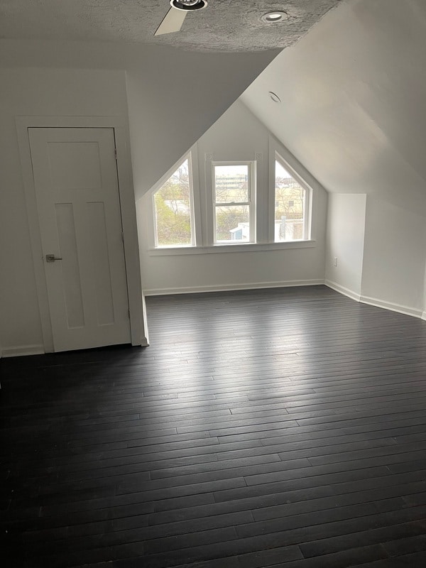 2832 Stanton Ave in Cincinnati, OH - Foto de edificio - Building Photo