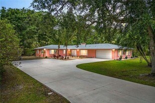 115 36th Ct in Vero Beach, FL - Building Photo