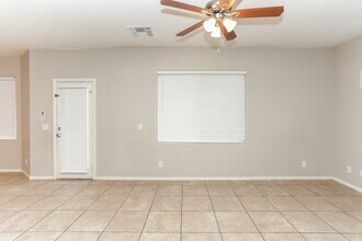 8928 Brentwood Grove Ct in Las Vegas, NV - Building Photo - Building Photo